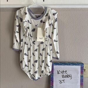 Kyte BABY Cream and Gray Patterned Romper